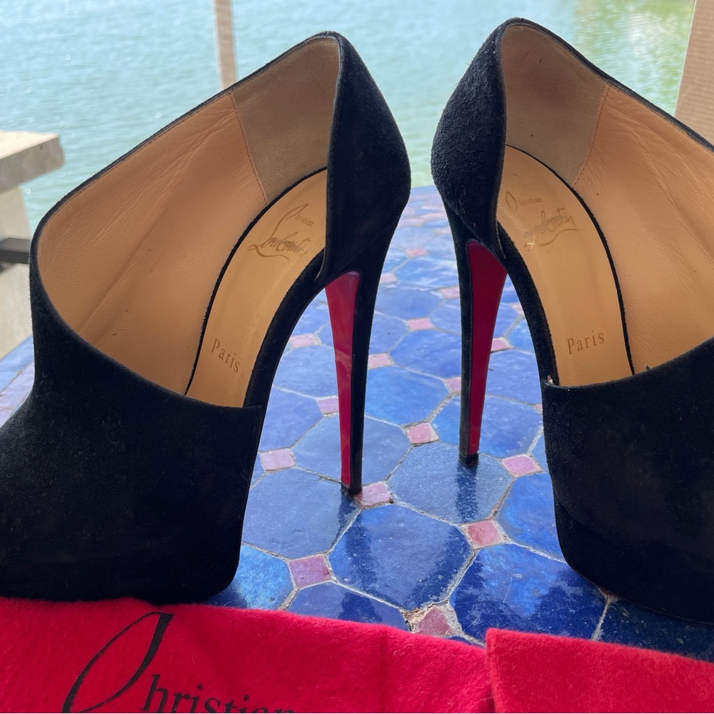 Christian Louboutin Suede Open toe bootie 35.5